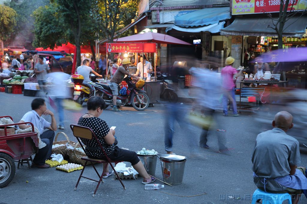 下班时的路边市场  (2).jpg