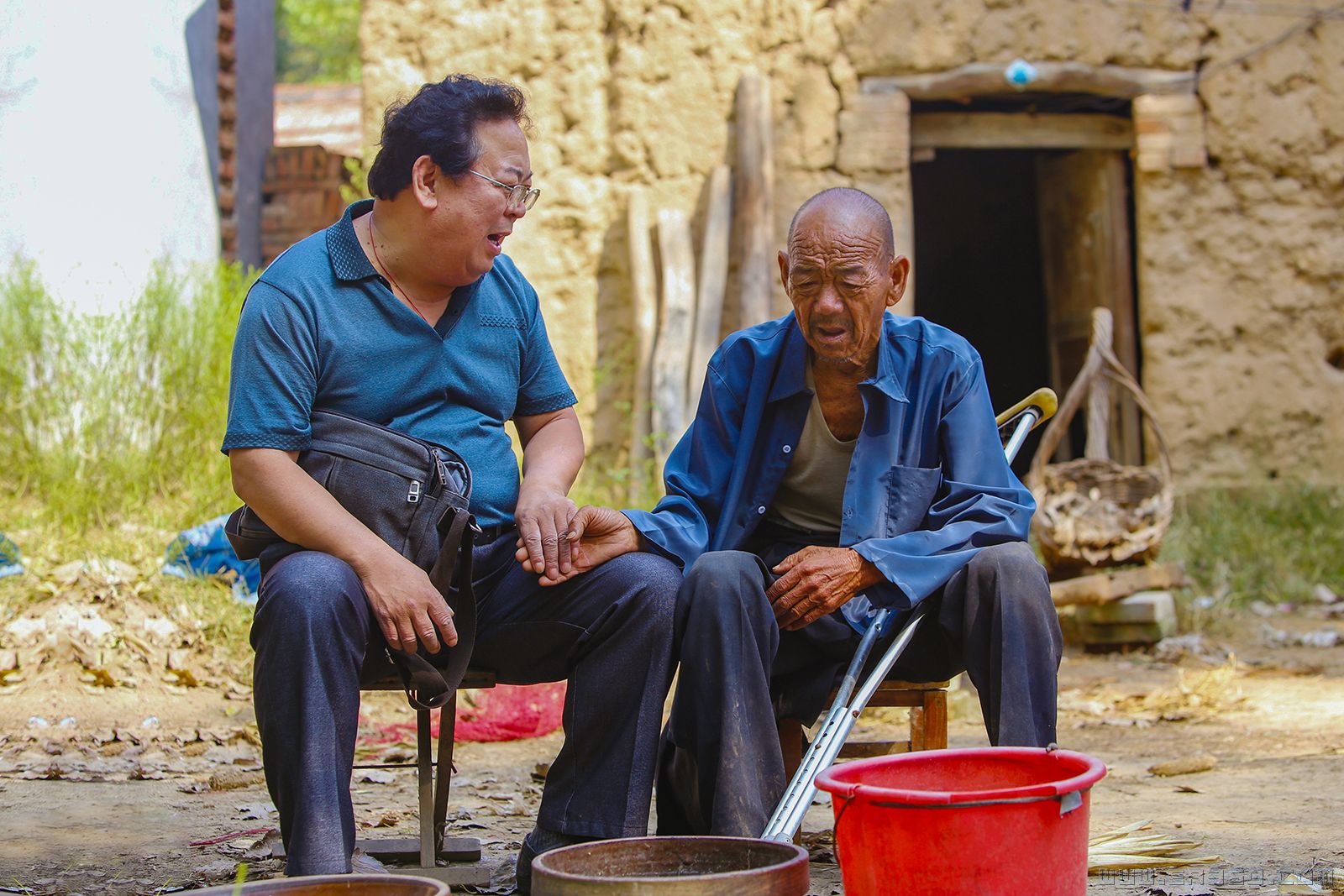 《不忘初心担使命，甘洒热血献扶贫》1(纪实类组照).jpg