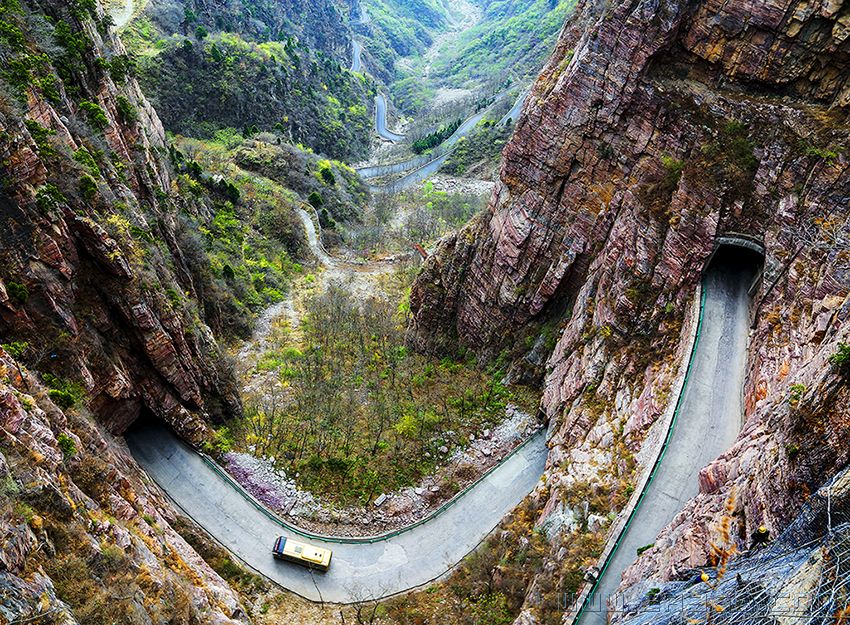 马丽《蜿蜒穿越的太行山公路》综合组 13708937915.jpg