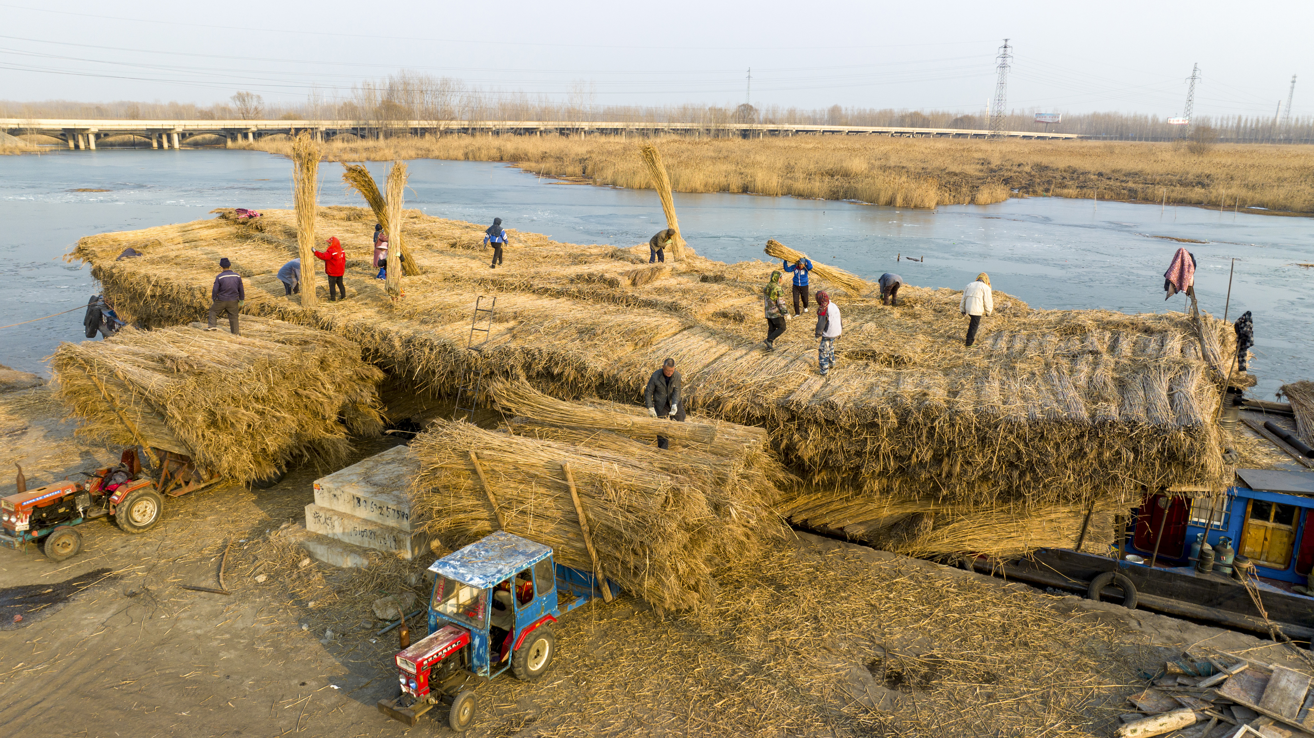 205、《湖湾见闻》dji_fly_20230102_152828_125_1672653177290_photo 拷贝.jpg