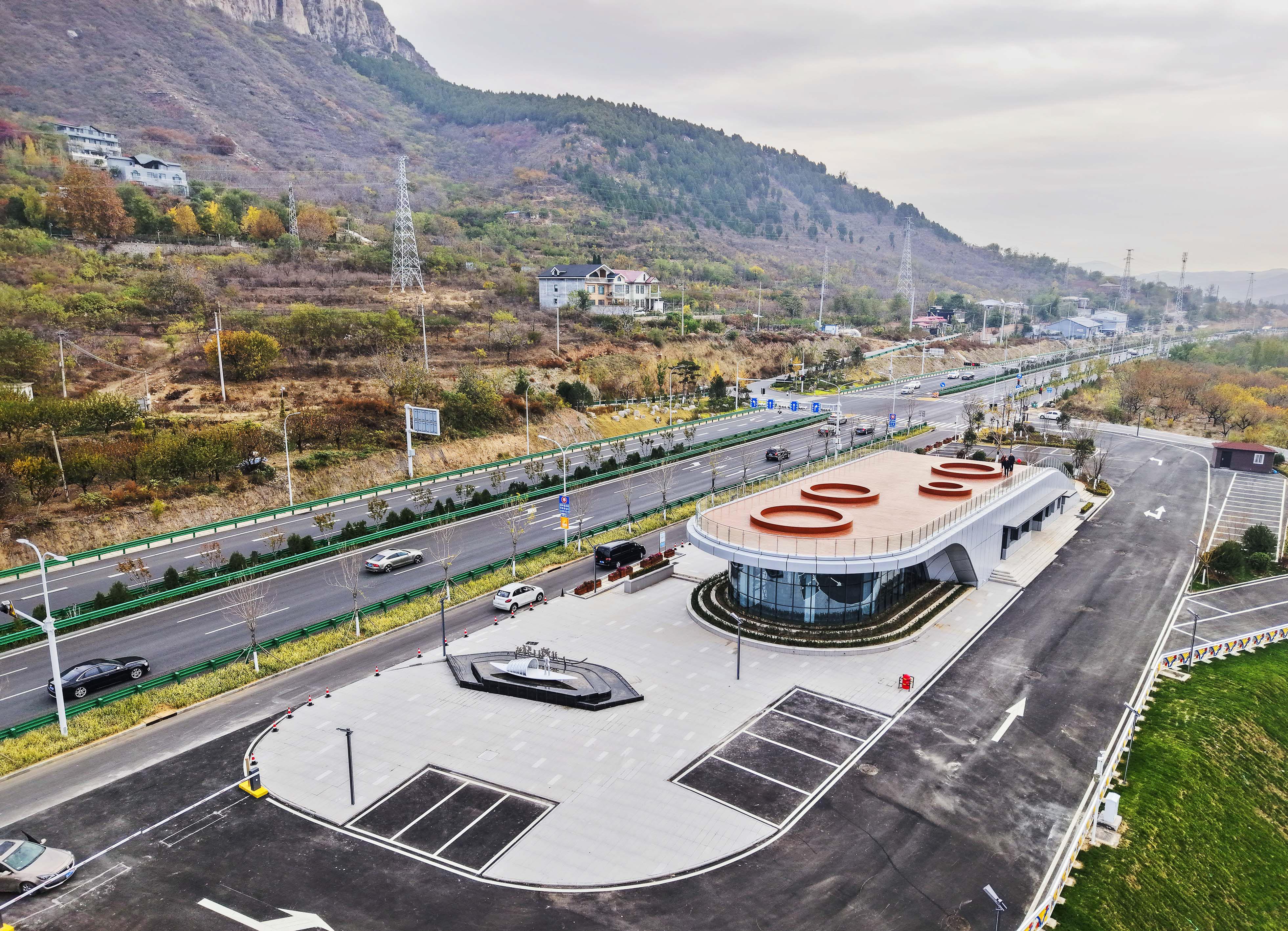 S103采风《镶嵌在大山里的公路驿站》马丽 13708937915（2） (1).JPG