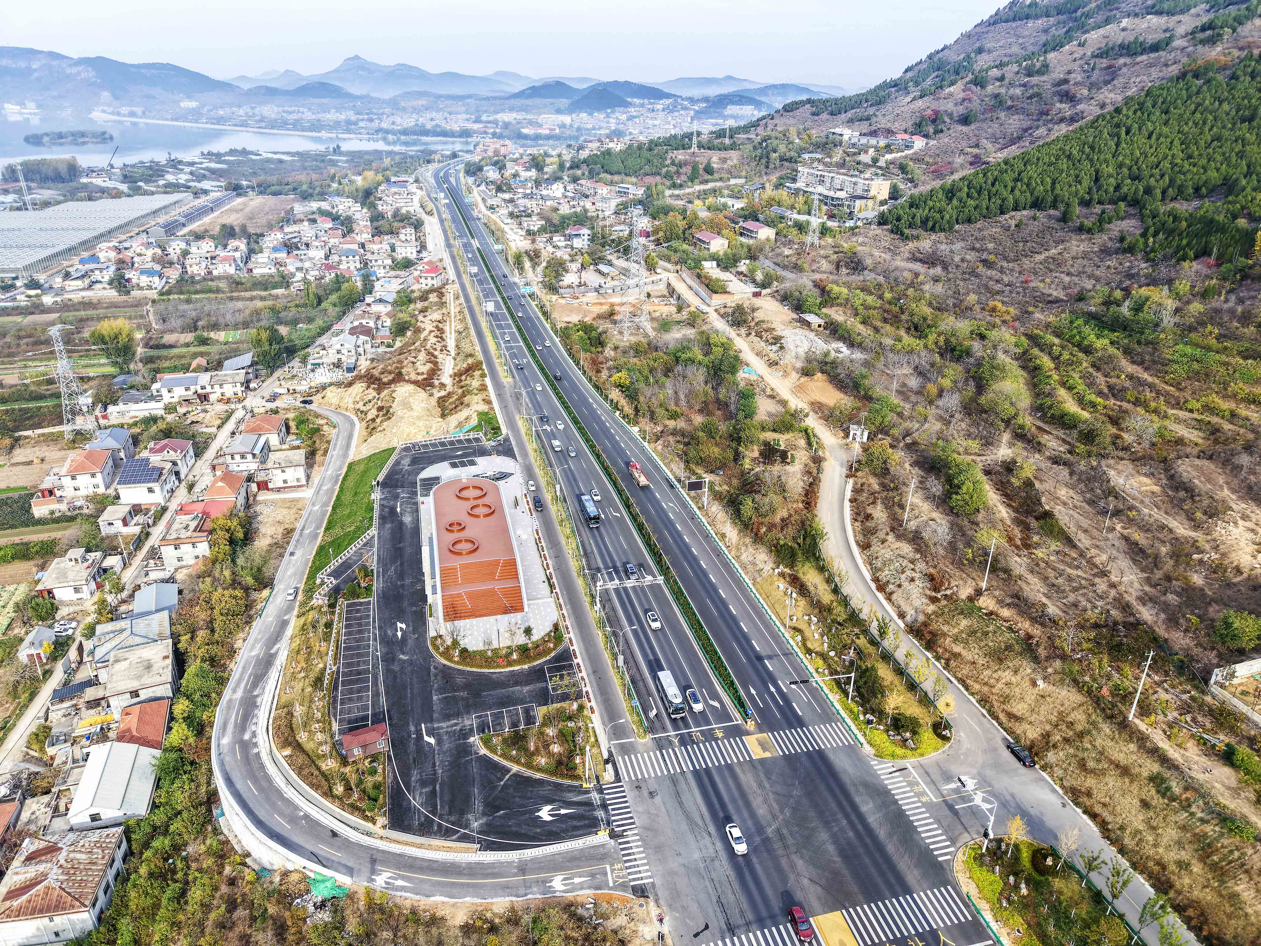 S103采风《镶嵌在大山里的公路驿站》马丽 13708937915（2） (4).JPG