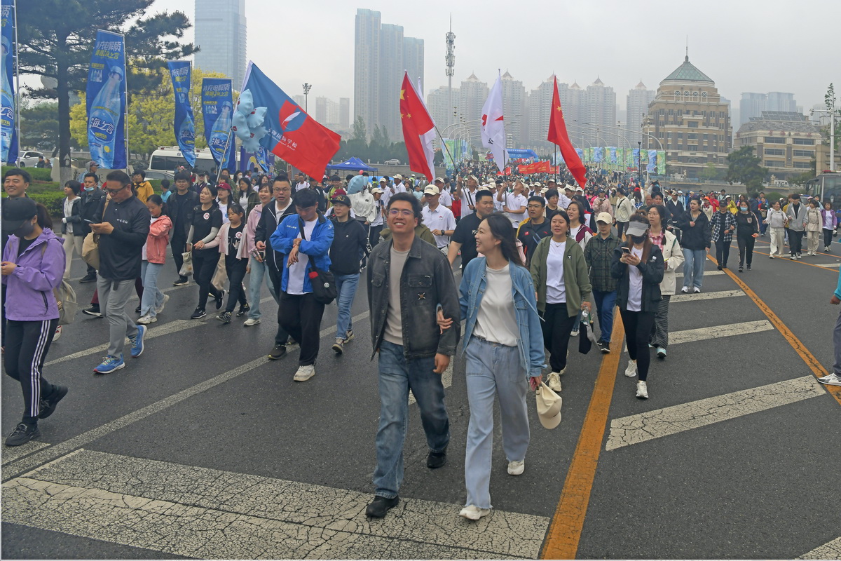 幸福路上  张爱琴 15698868166 星海广场 _调整大小.JPG