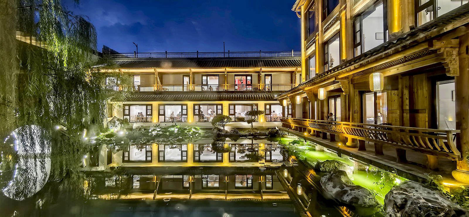 夜庐幽隅：灯火、建筑与静谧小景