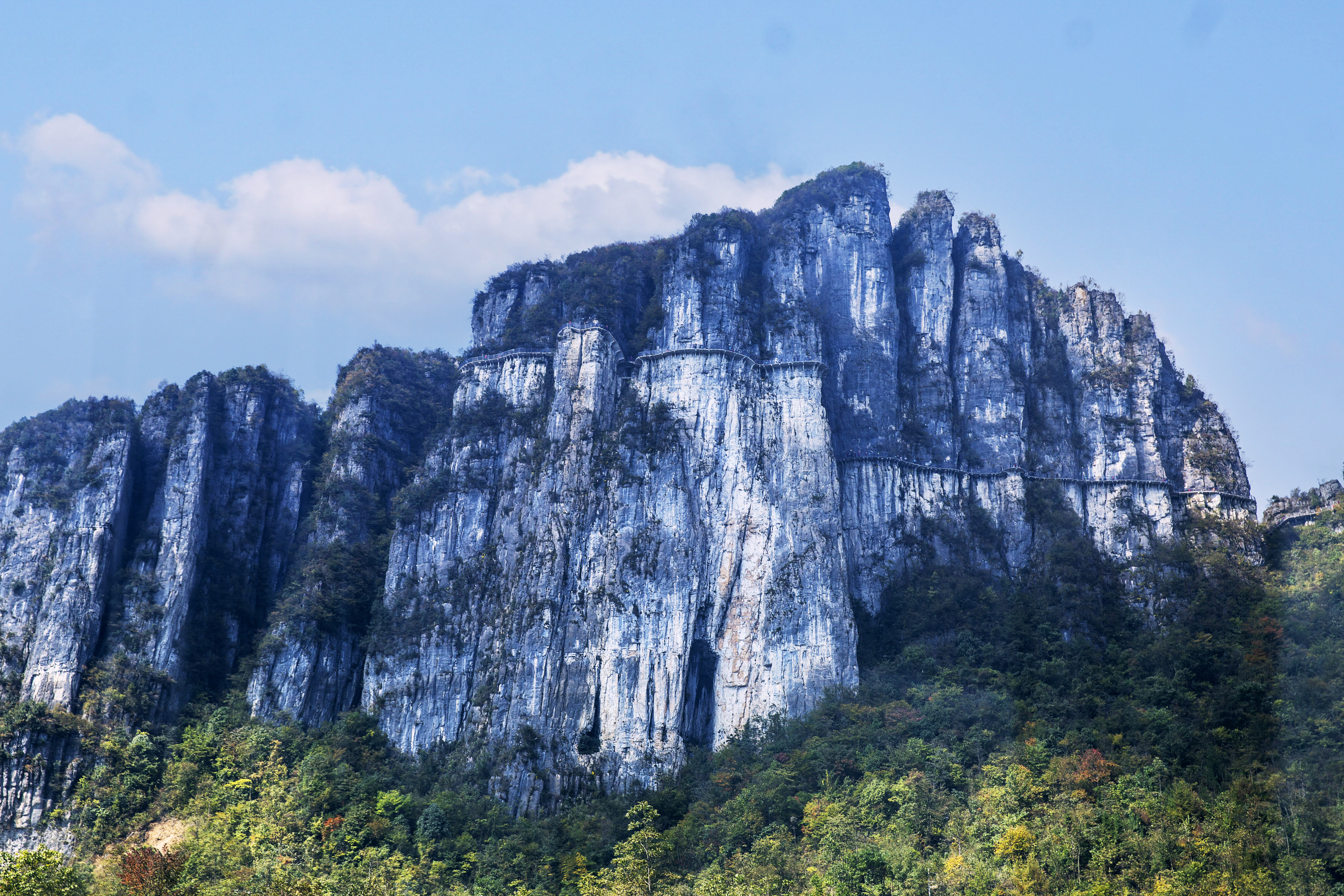 _J8A5000-1  《绝壁栈道》 作者  王振庆.jpg