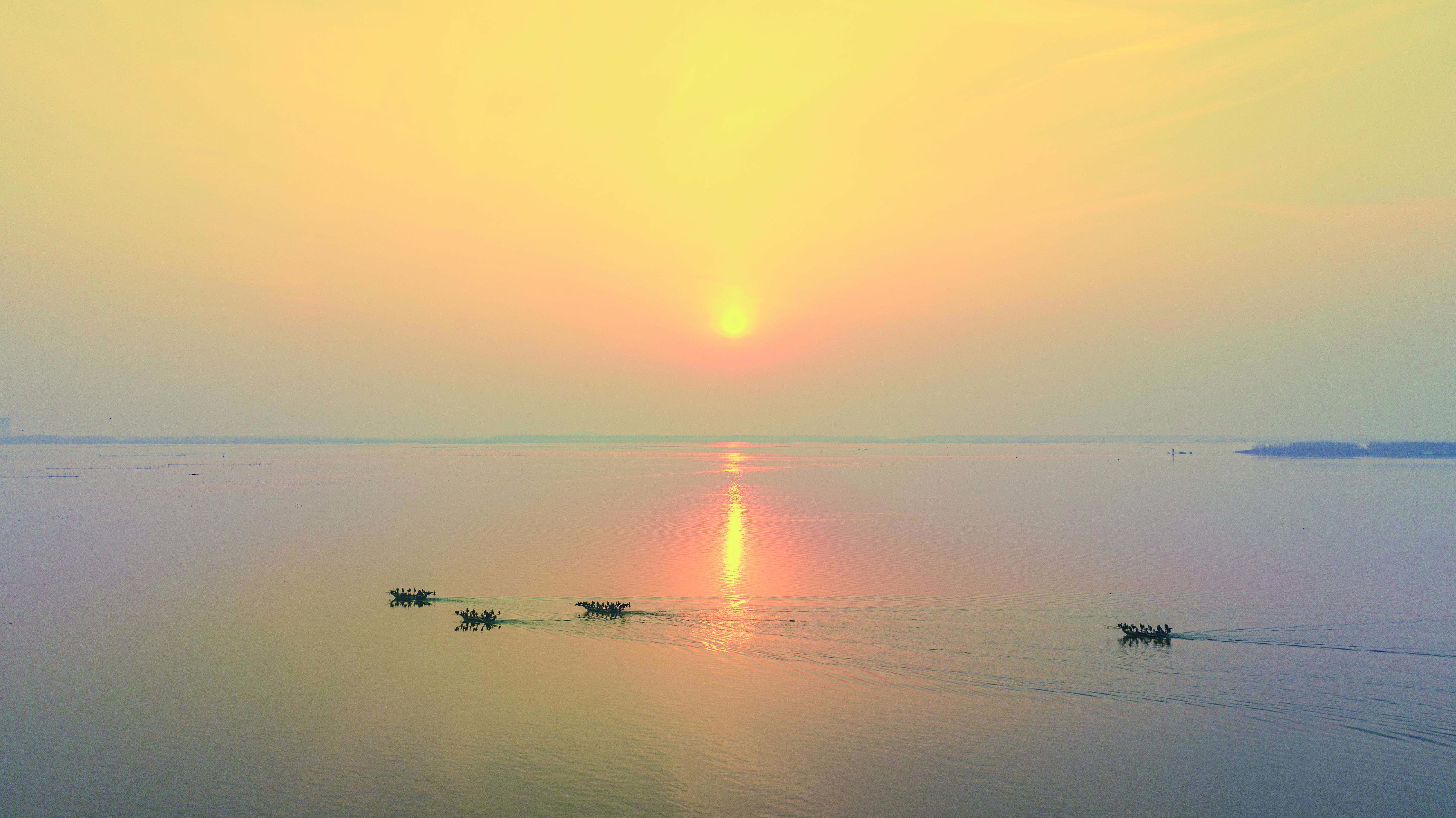 533、《湖天共色渔舟行》dji_fly_20230102_163258_211_1672652964096_photo 拷贝.jpg