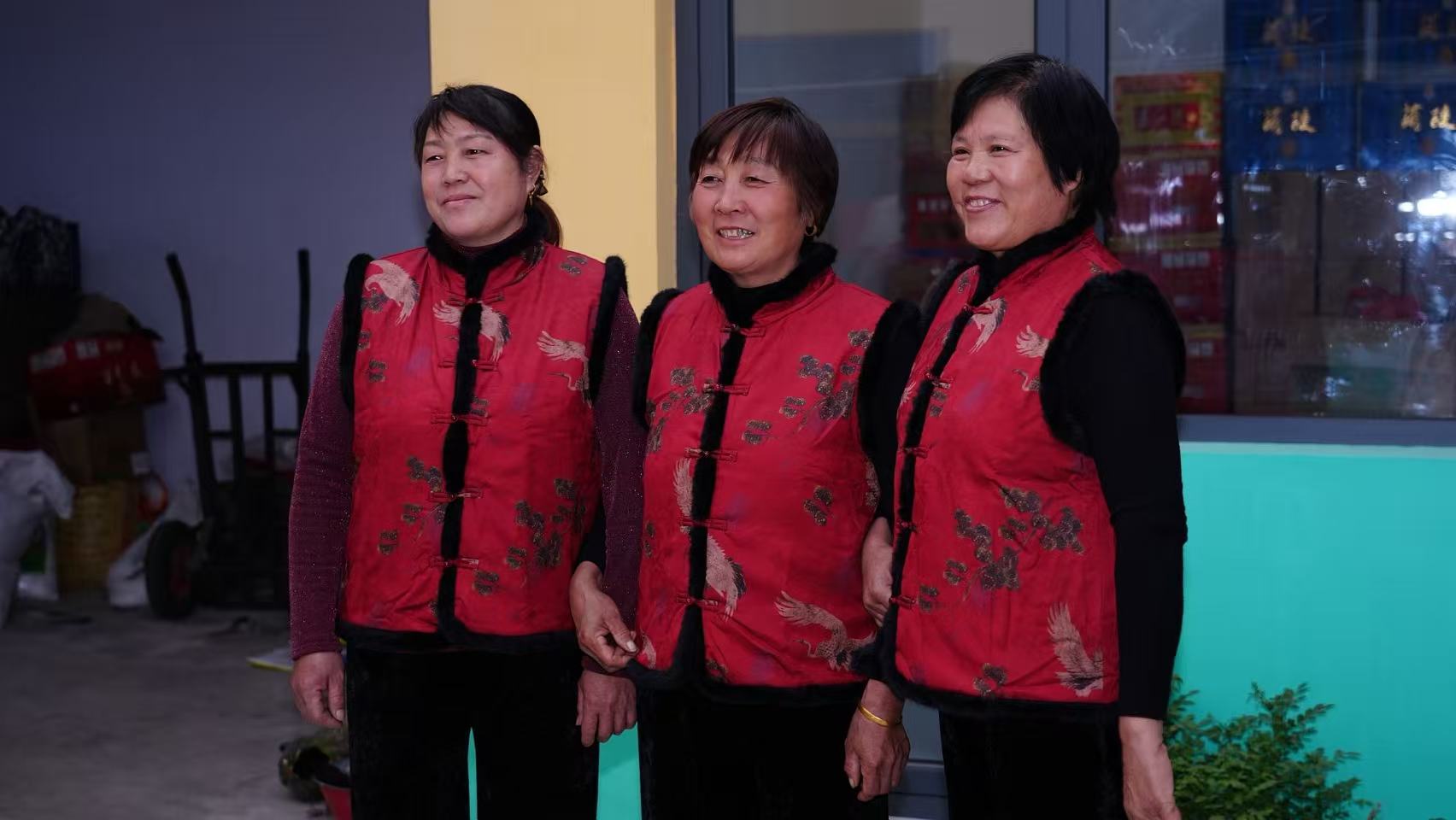 多年未拍合照的三姐妹