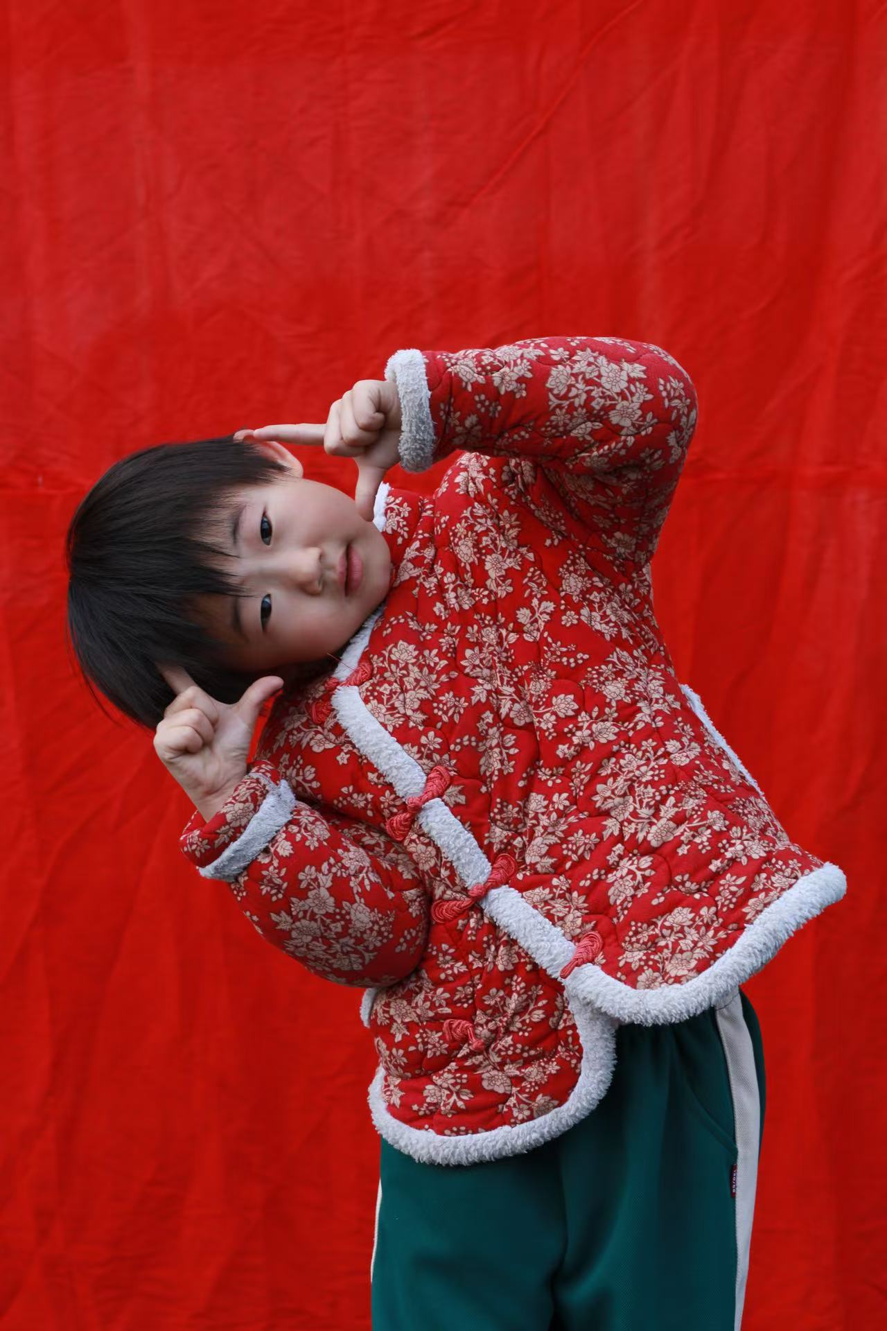 开朗小女孩