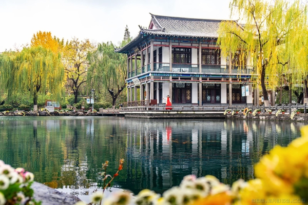《五龙潭》