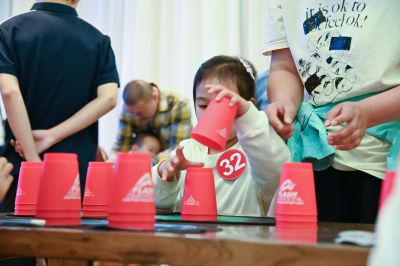 快乐叠杯，亲子趣味赛6