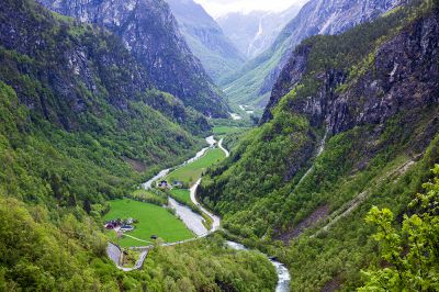 北欧之旅 —— 挪威松恩峡湾山崖观景酒店俯瞰（一）