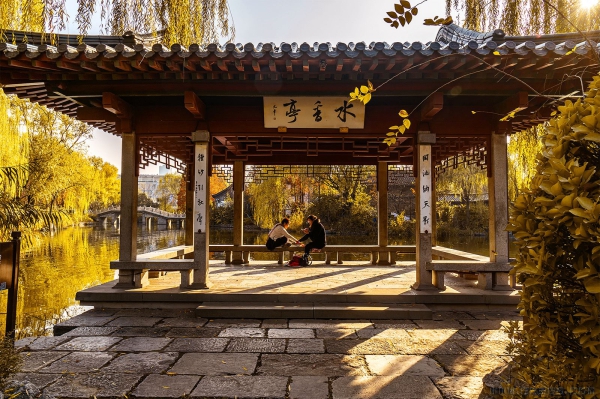 《大明湖》