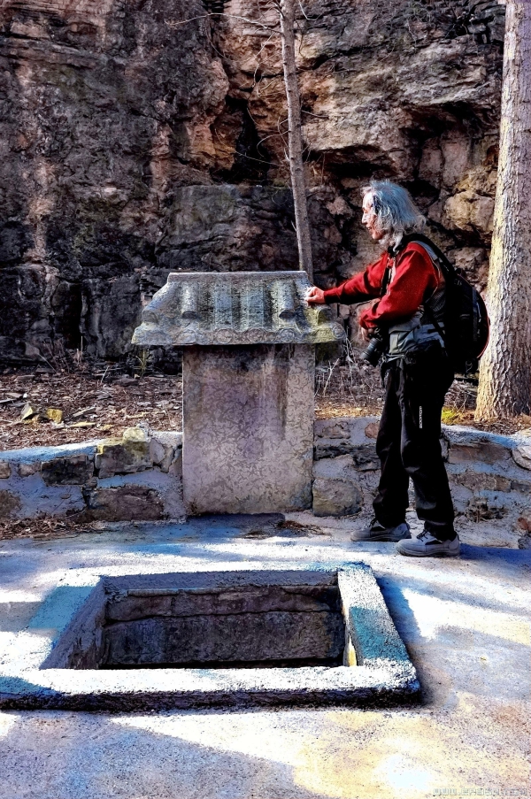 《踏古悠今润玉泉》