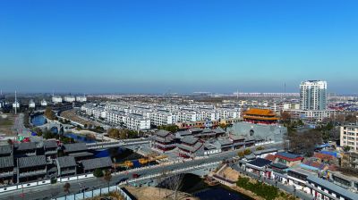 《运河畔的古城新貌》