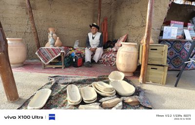 摆摊儿的百岁老人