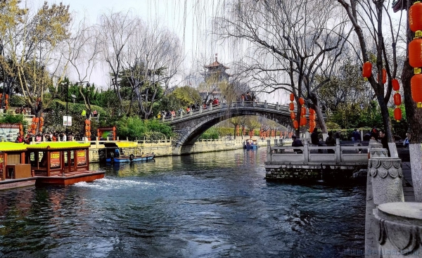 《流水潺潺护城河》