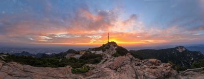 万丈霞光映泰山