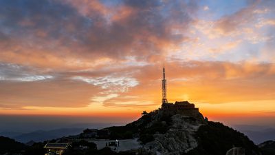 落日晚霞染泰山