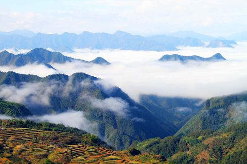 层峦叠嶂