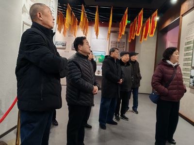 参观滕州抗日战争纪念馆