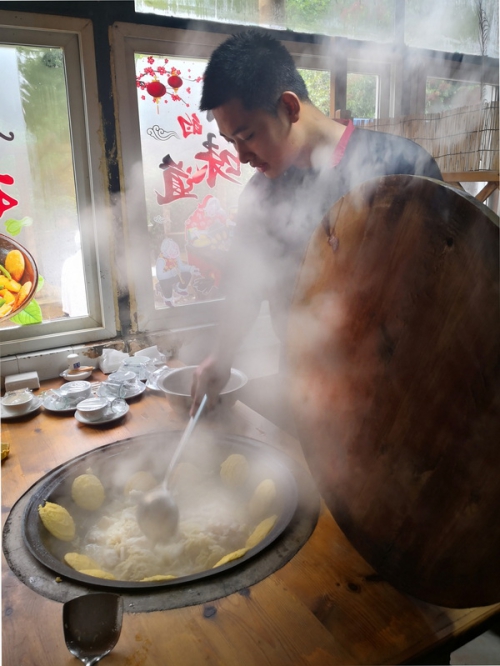 铁锅饼子炖酸菜