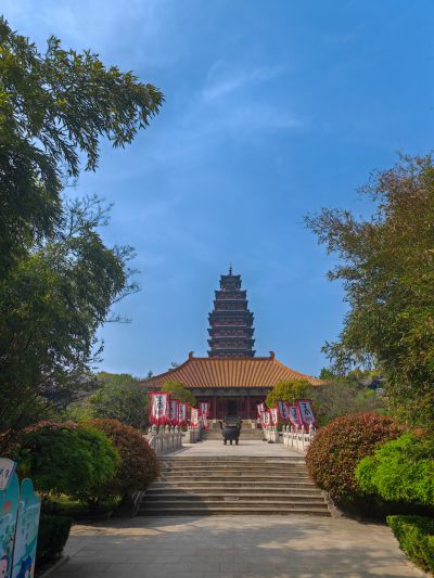 《竹影环古塔》