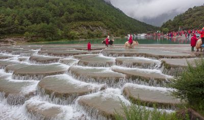《踏水》