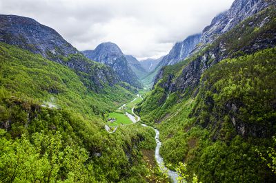 北欧之旅 —— 挪威松恩峡湾山崖观景酒店俯瞰（五）