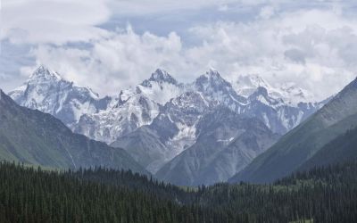 新疆夏塔的雪山风情