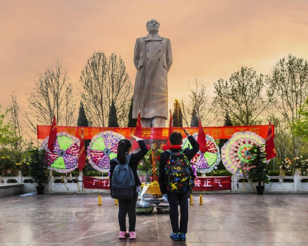 《东方红》