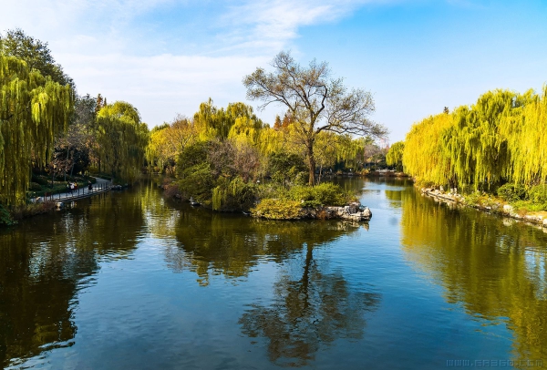 《大明湖》