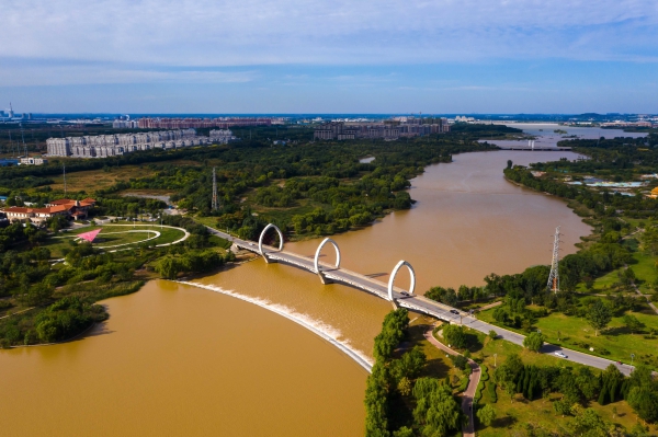 章丘雨后绣源河