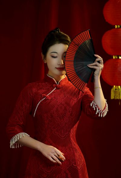 红衣女