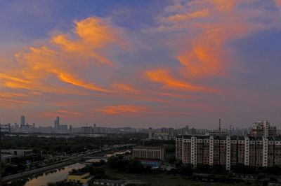 台风过后  飞霞狂舞