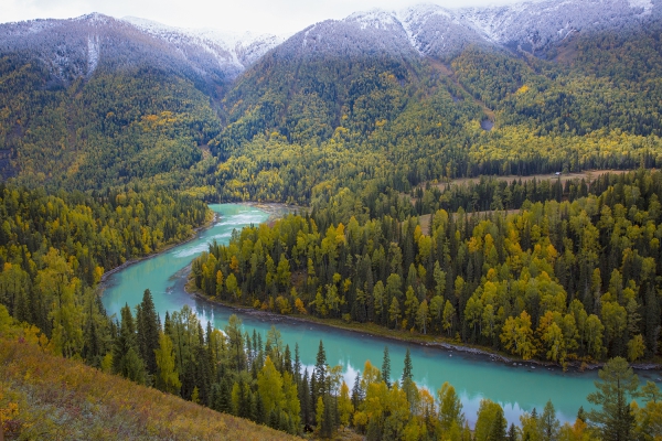 新疆北部秋色行摄之旅 —— 喀纳斯三湾之二月亮湾