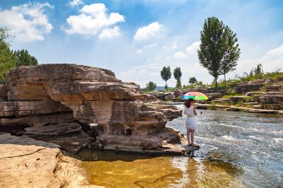 《山间清流》