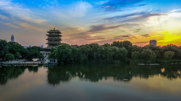 明湖夕阳
