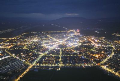 夜幕降临新疆八卦城