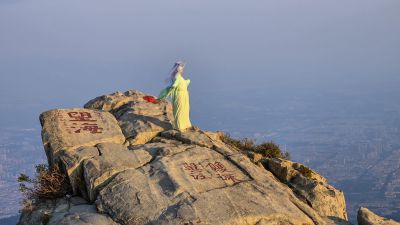 泰山祈祷的人们