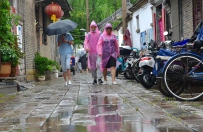 风雨中的老城区