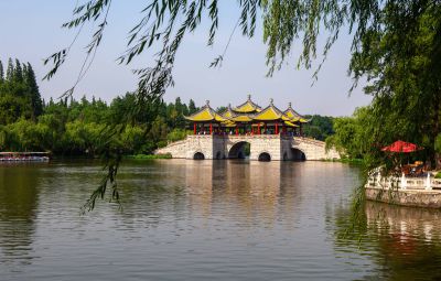 《湖上亭桥》