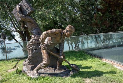 一战劳工纪念馆雕塑