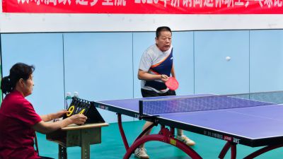 退休生活丰富多彩，乒乒乓乓身体健康3