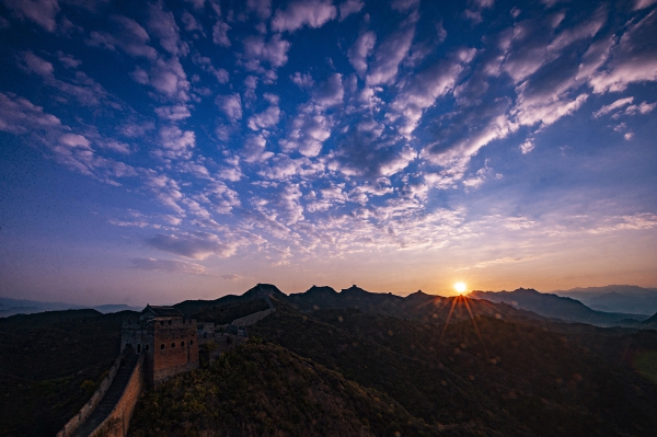 初上金山岭