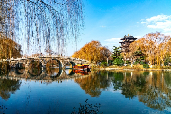 《大明湖》