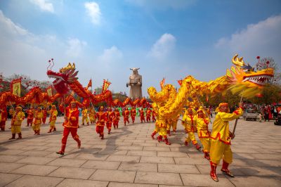 《祥龙绕祖像》