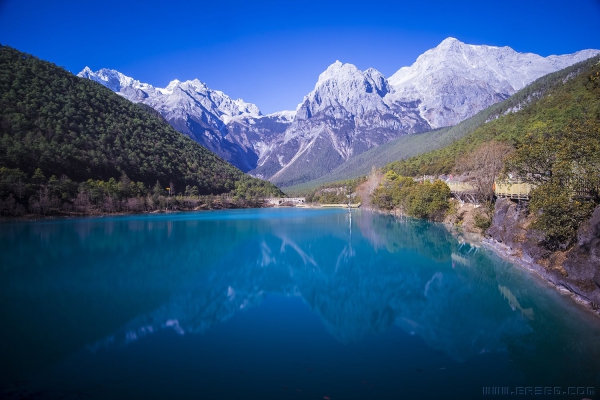 雪山玉湖