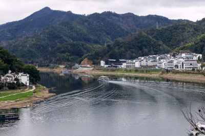 清波两岸走