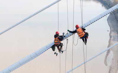 黄河大桥上的蜘蛛侠