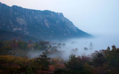 《秋山晓雾》